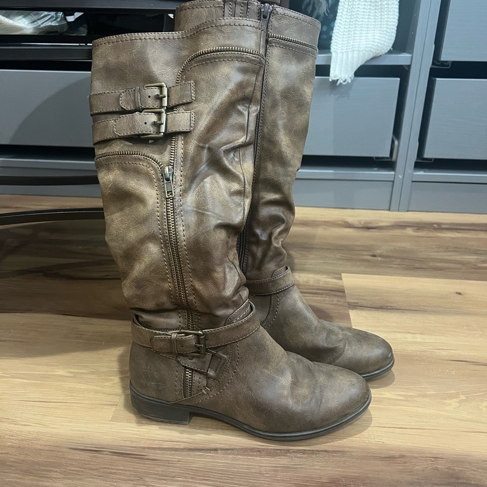 Brown Knee-High Buckle Boots